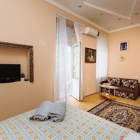 Apartments On Teatralna 26 Lviv Exterior photo